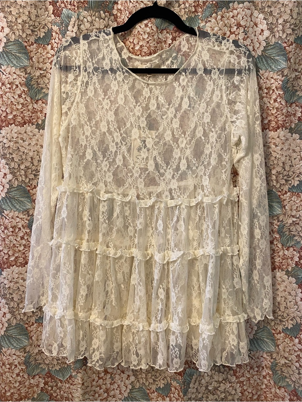 easel Cream Lace Tiered Ruffle Long-Sleeve Blouse - Picture 8 of 8